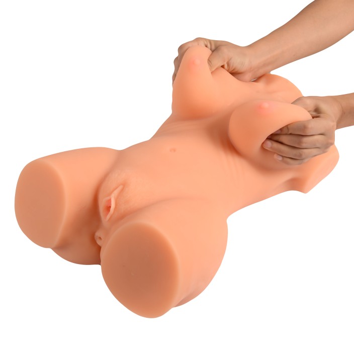Ultra Real Doll – בובת מין ריאליסטית עם שני נקבים לגבר